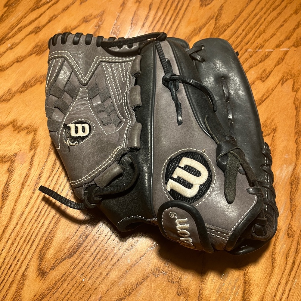 Baseball Glove Wilson Gray and Black